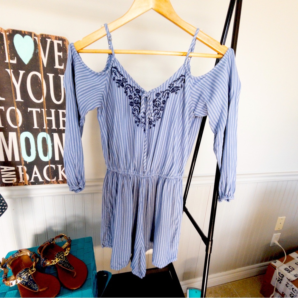 Hollister Summer Blue and White Romper Off the Shoulder Long Sleeve Size M B006